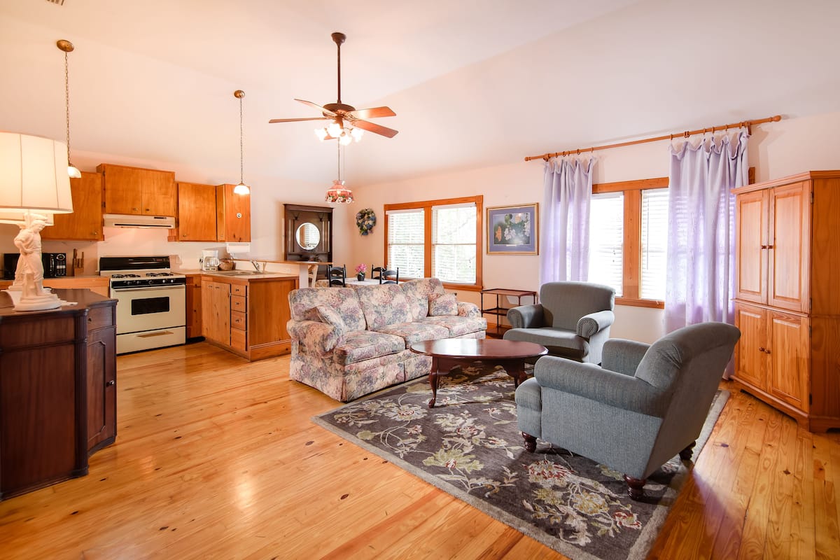 Carriage House (2nd Floor above the Office) Pet Friendly | Living room | 55-inch LCD TV with cable channels
