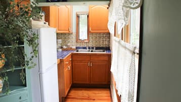 Fridge, microwave, coffee/tea maker