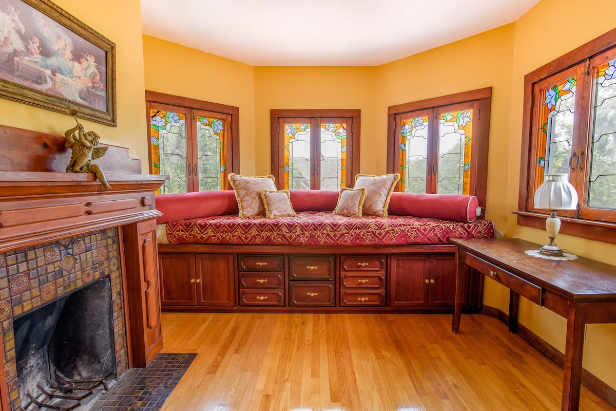 Isadora Suite (3rd Floor McKenzie House) Not Pet Friendly | Extra beds
