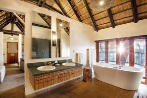 Designer toiletries, hair dryer, bathrobes, slippers - Tshukudu Bush Lodge (Pilanesberg National Park)