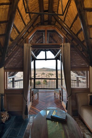 1 ห้องนอน, เครื่องนอนระดับพรีเมียม, มินิบาร์, ตู้นิรภัยในห้องพัก