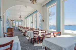 Dining - The Yankee Clipper Inn (Rockport)