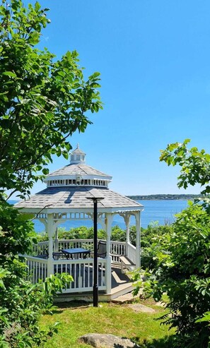 Property grounds - The Yankee Clipper Inn (Rockport)