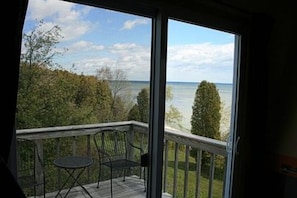 Individually furnished, desk, free WiFi - at the Waters Edge Bed & Breakfast (Algoma)