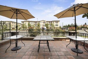 Dining - Lemon Tree Hotel & Suites Anaheim (Anaheim)
