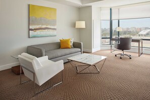 55-inch LED TV with cable channels, TV, Netflix - Sheraton Parkway Toronto North Hotel & Suites (Richmond Hill)