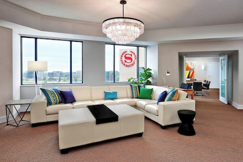 Sheraton Parkway Toronto North Hotel & Suites