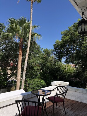 Phòng trăng mật, 1 phòng ngủ, hiên, quang cảnh vườn | Hiên