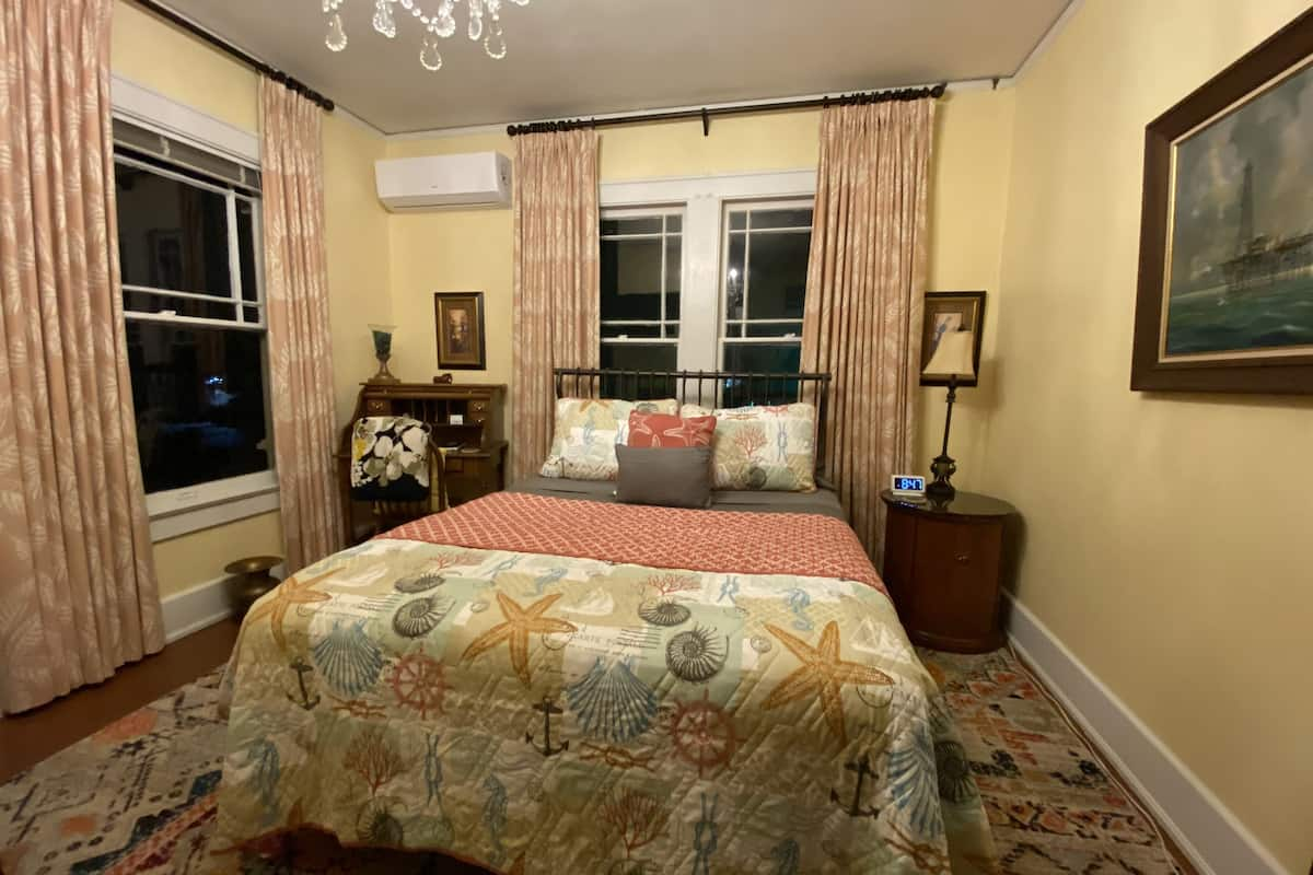 Deluxe Room, 1 Queen Bed, Private Bathroom, Courtyard View | 3 bedrooms, Egyptian cotton sheets, premium bedding, pillowtop beds