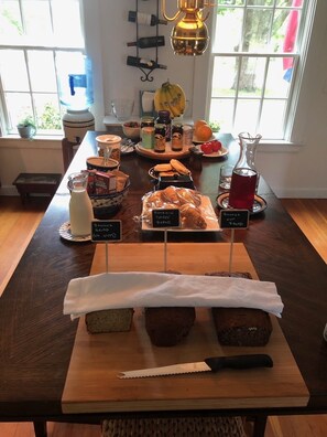 Free daily full breakfast  - Bursley Manor (West Barnstable)