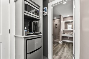 Artículos de tocador de diseñador, secador de pelo, toallas, jabón