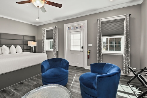 Captain Wohlt Inn Bed & Breakfast