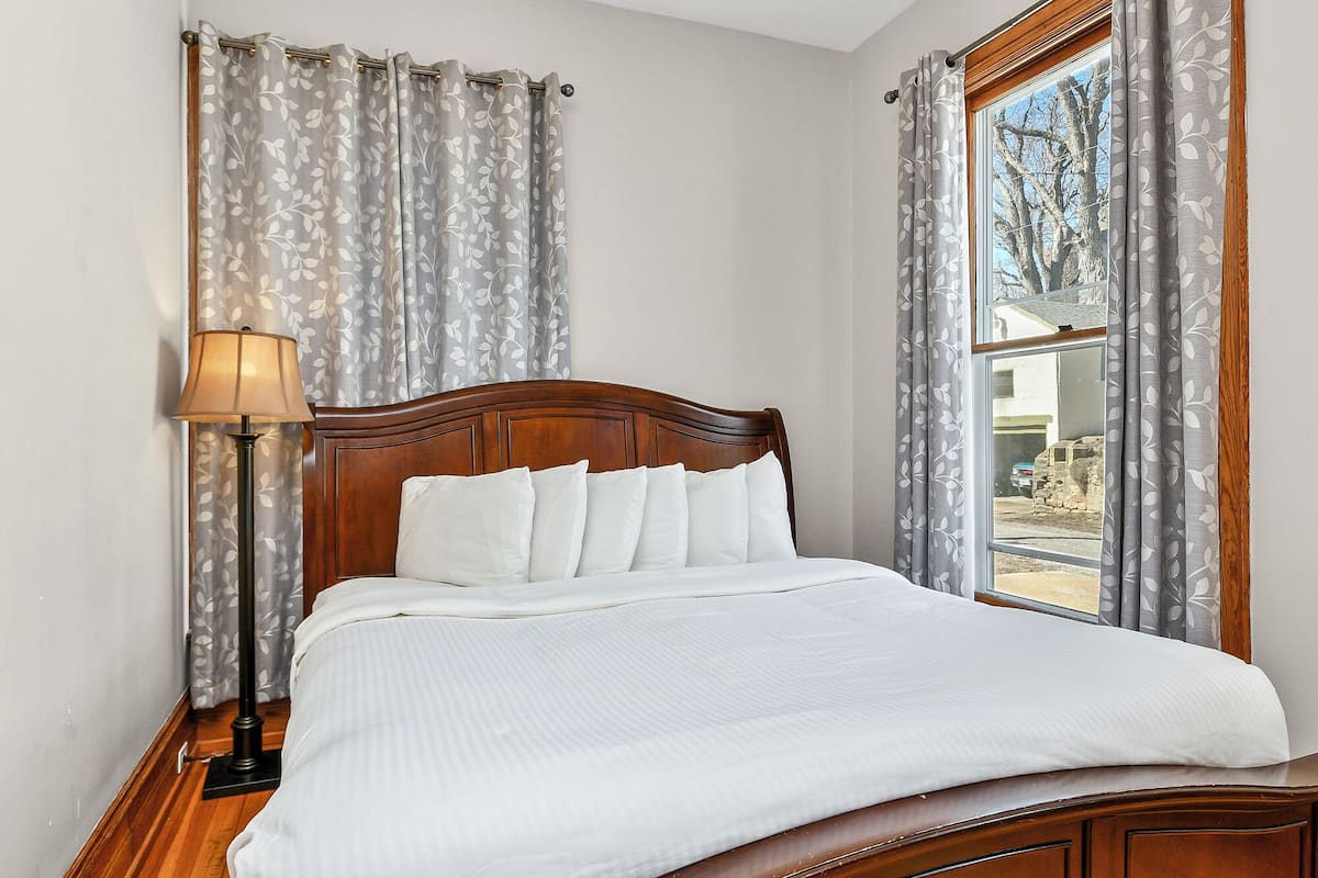 King Suite with Sitting Room | 1 bedroom, Egyptian cotton sheets, premium bedding, Tempur-Pedic beds
