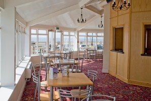 2 restaurants, breakfast served - The Metropole Hotel (Blackpool)