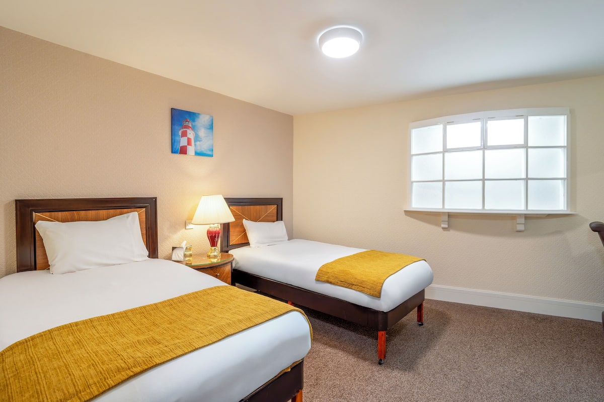 Desk, iron/ironing board, free WiFi, bed sheets
