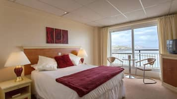 Premier Double Room with Sea View | Desk, iron/ironing board