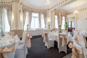 Indoor wedding - Grand Burstin Hotel Folkestone (Folkestone)
