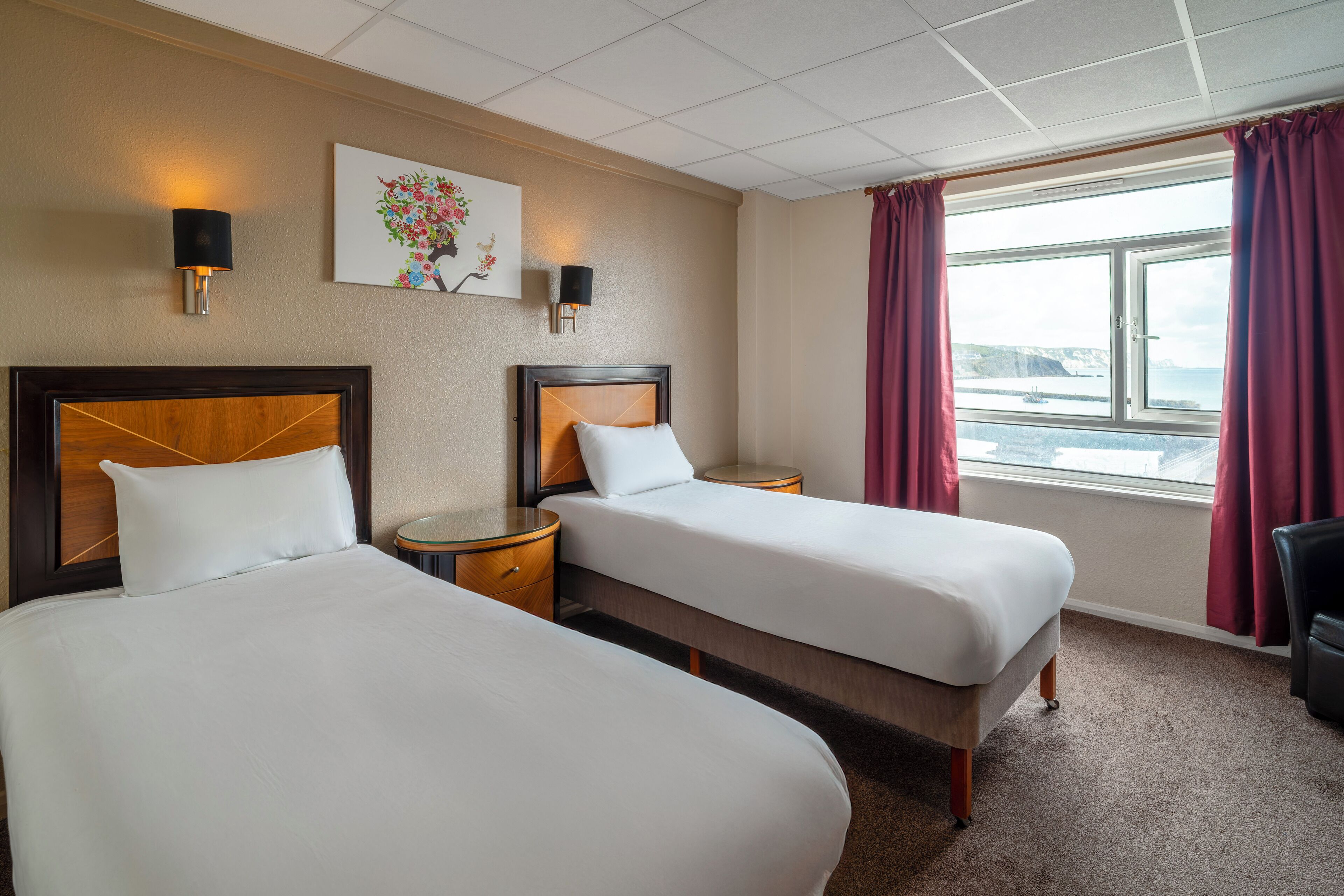 Tomannsrom – premier, sjøutsikt | Skrivebord, strykejern/-brett, wi-fi (inkludert) og sengetøy