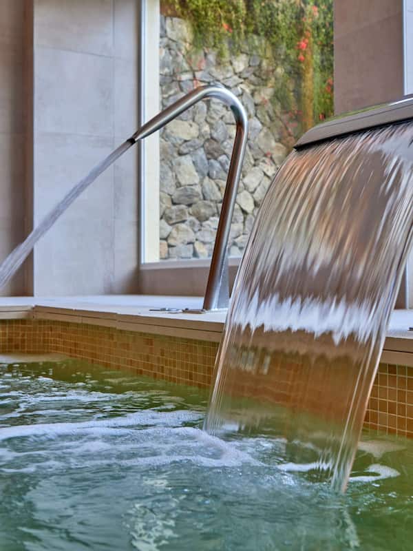2 indoor pools, 4 outdoor pools, pool umbrellas, pool loungers