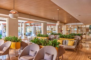 Suguhan pemandangan kolam renang