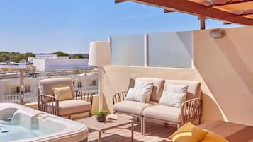 1 bedroom, premium bedding, memory-foam beds, in-room safe