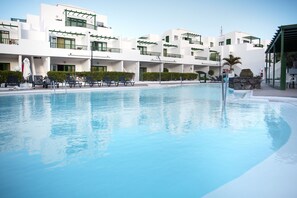 Outdoor pool - El Guarapo Apartamentos (Teguise)