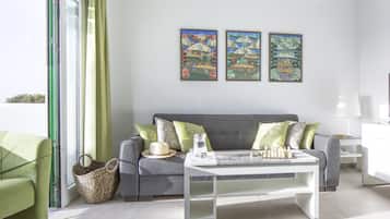 Appartement, 3 slaapkamers | Woonkamer | Televisie