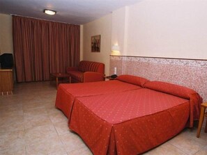 In-room safe, blackout drapes, internet (free) - Arena Center (Roquetas de Mar)
