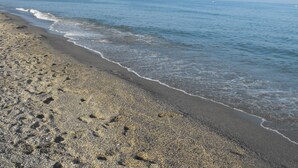 A beach with pebbles and waves. - Neptuno (Roquetas de Mar)