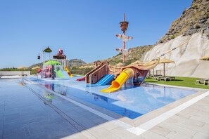 Outdoor pool, pool umbrellas, sun loungers - Hotel Best Indalo (Mojacar)
