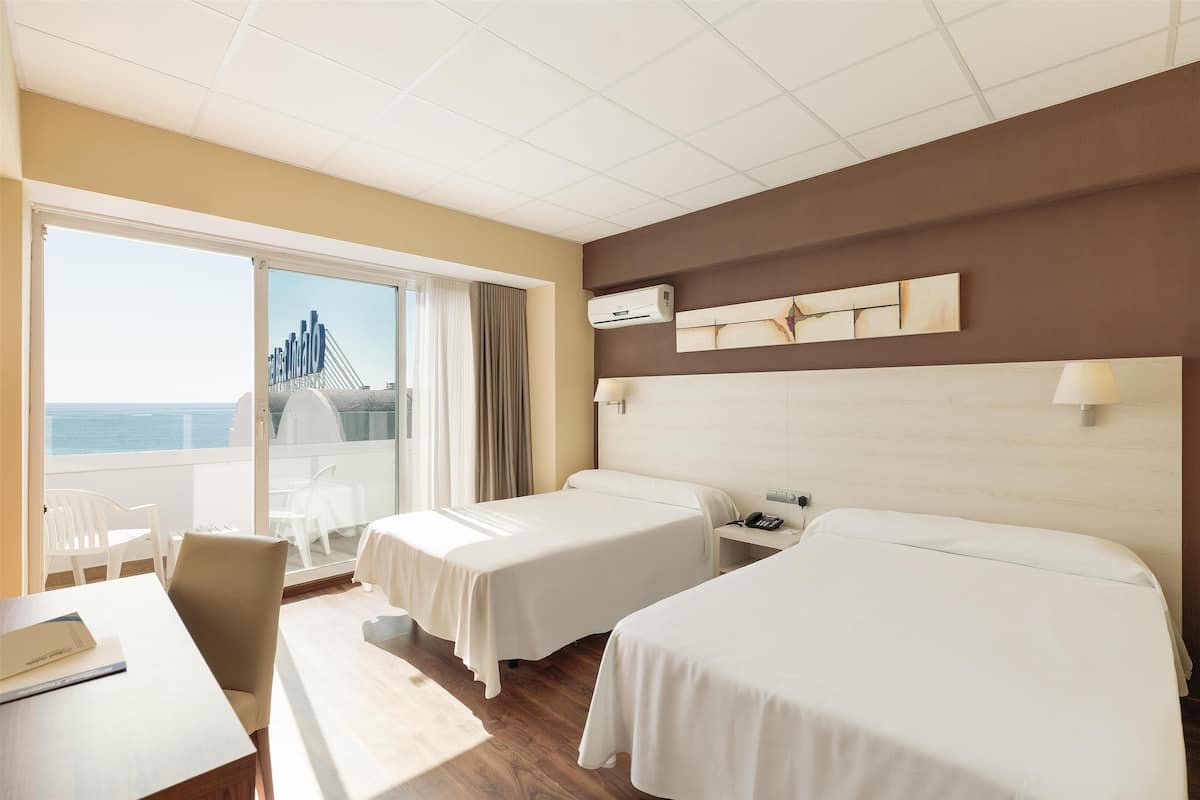 Minibar, in-room safe, desk, free WiFi