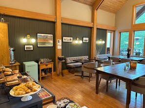 Free daily buffet breakfast