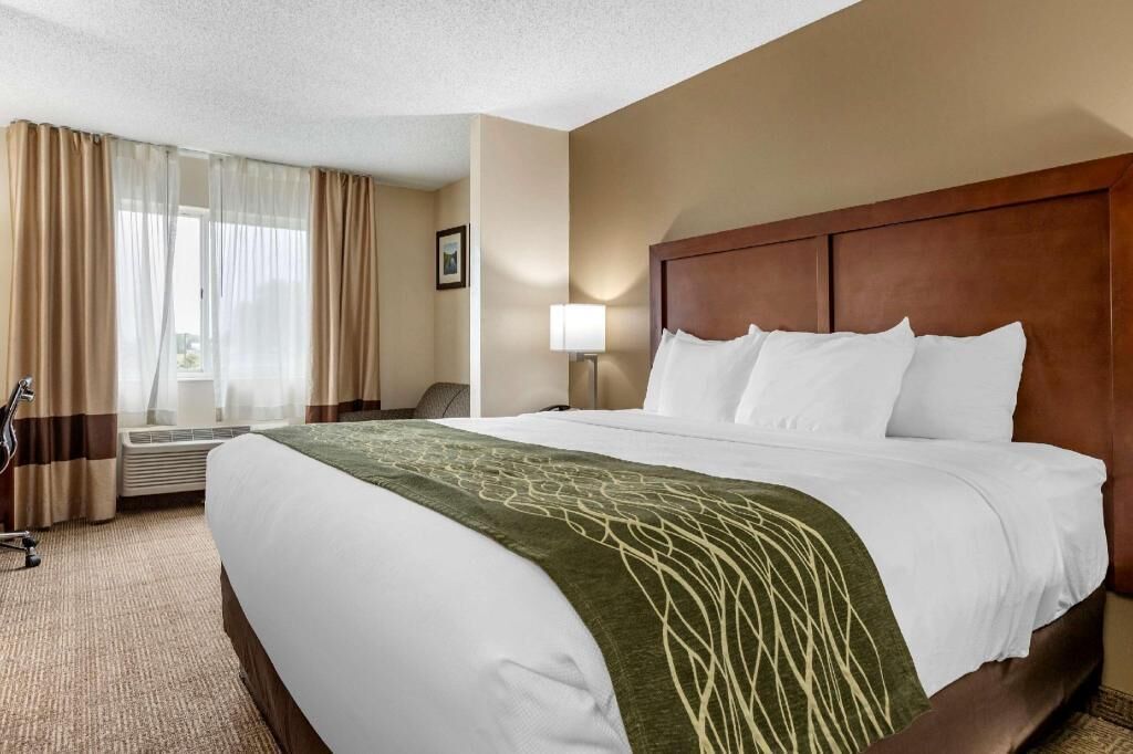 Pillowtop beds, desk, blackout drapes, iron/ironing board
