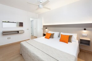 In-room safe, blackout curtains, iron/ironing board, WiFi - Aguamar Apartamentos, Los Cristianos Downtown (Arona)