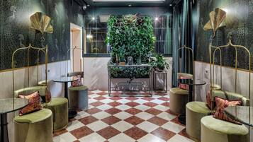 Coin salon dans le hall