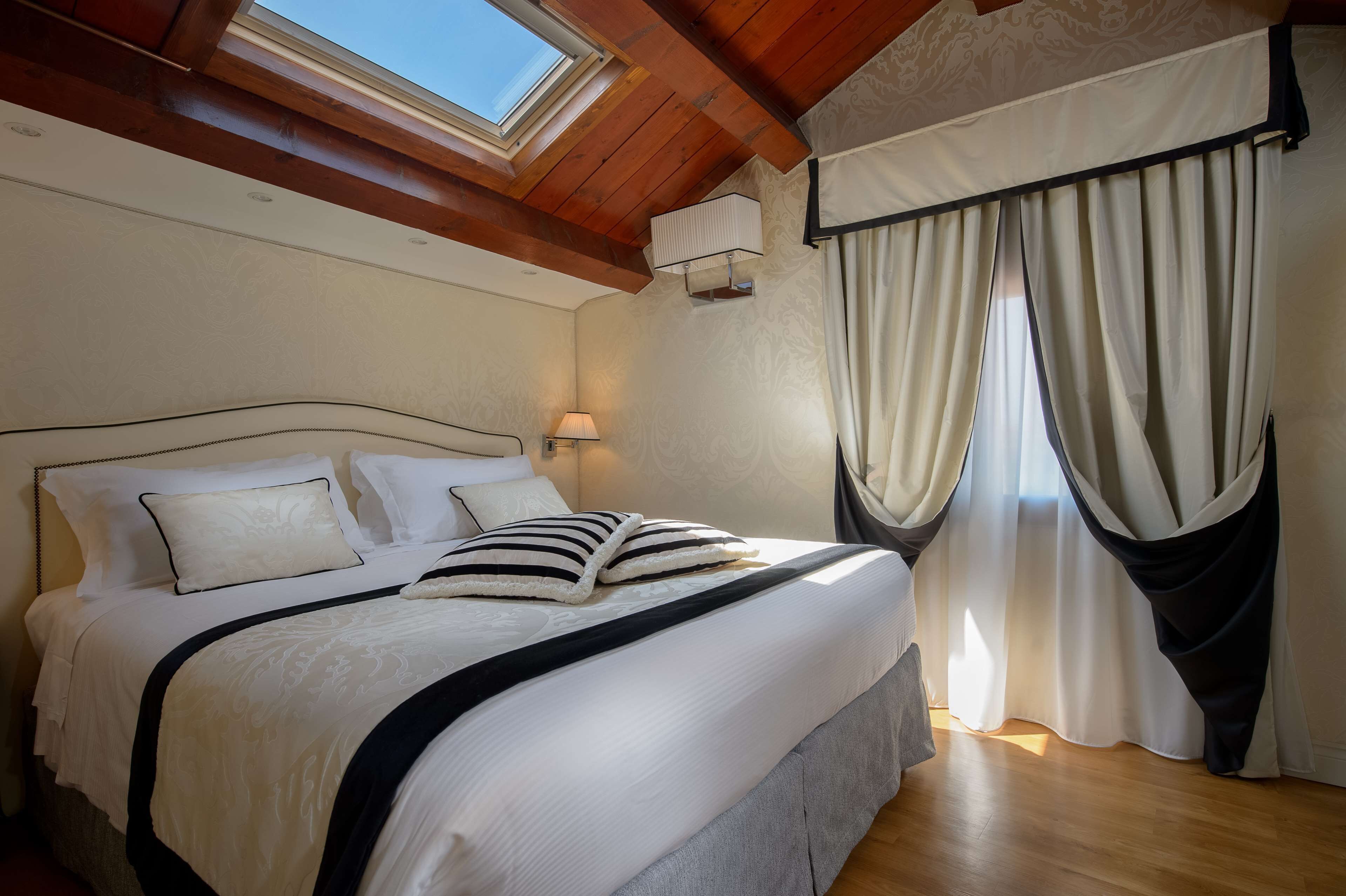 Couette en duvet d'oie, minibar, coffres-forts dans les chambres, bureau