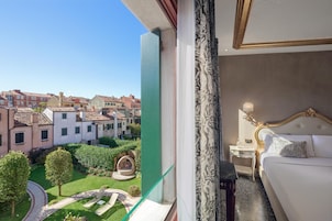 Camera Superior, 1 letto queen, non fumatori (Twin bed on request, View) | Vista dalla camera