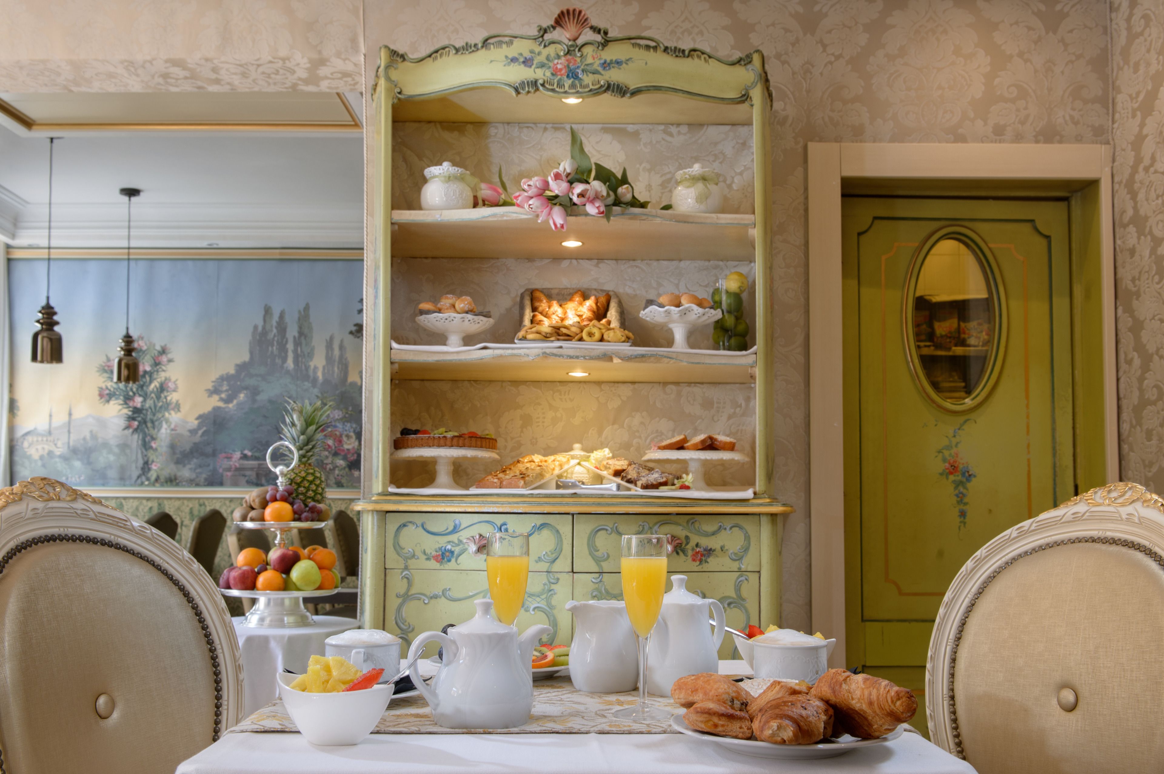 Petit déjeuner buffet (15 EUR par personne)