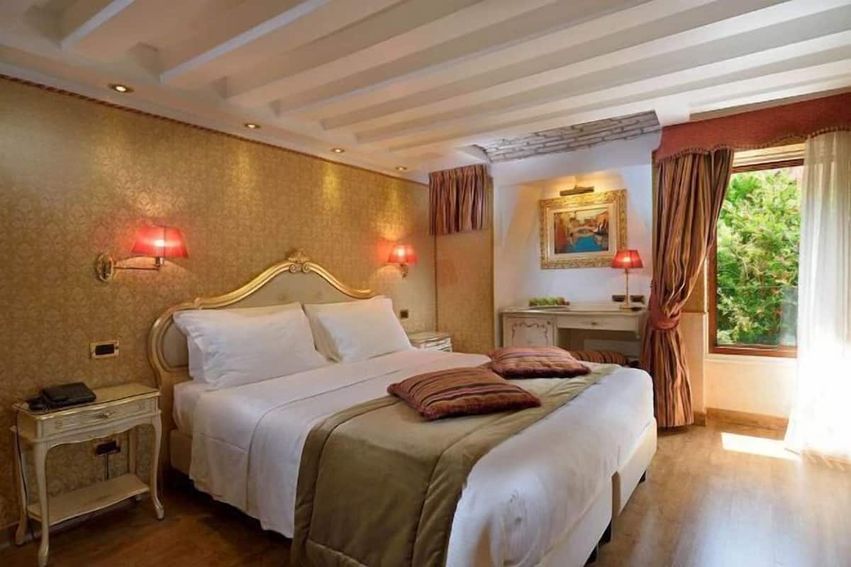 Down comforters, minibar, in-room safe, desk