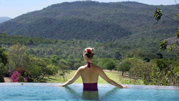 3 outdoor pools, pool umbrellas, pool loungers