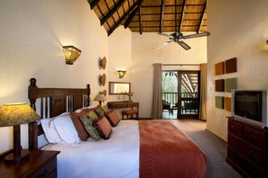 1 bedroom, in-room safe, individually decorated, individually furnished - Kruger Park Lodge (Mbombela)