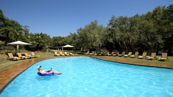 3 outdoor pools, pool umbrellas, sun loungers