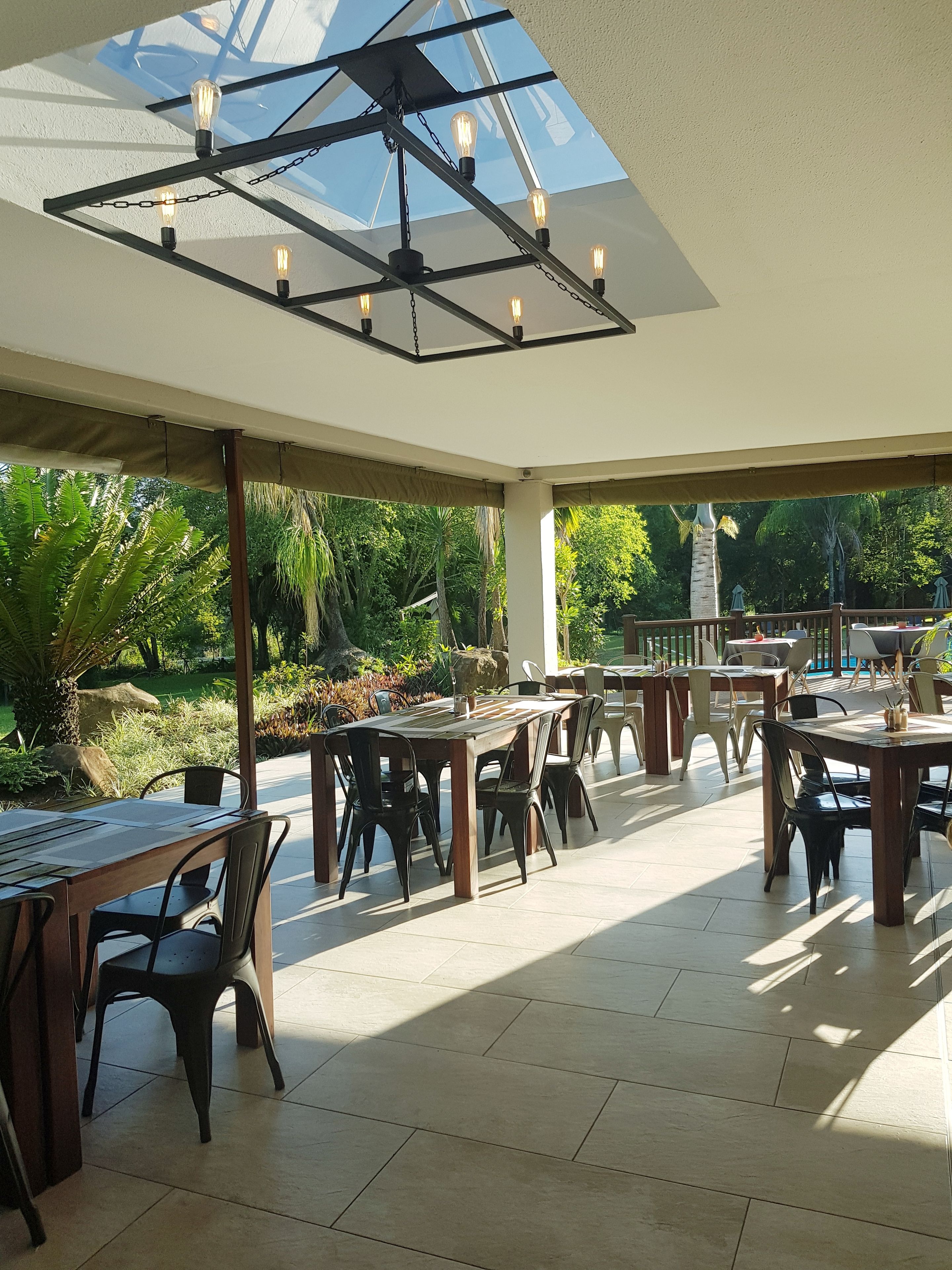 Frühstück, Mittagessen, Abendessen, Blick auf den Pool 