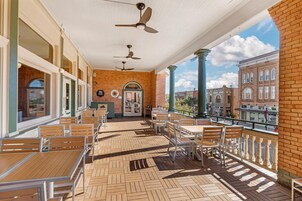 3 restaurantes; se sirve desayuno, almuerzo y cena