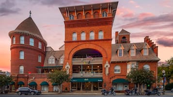 المنشأة من الخارج