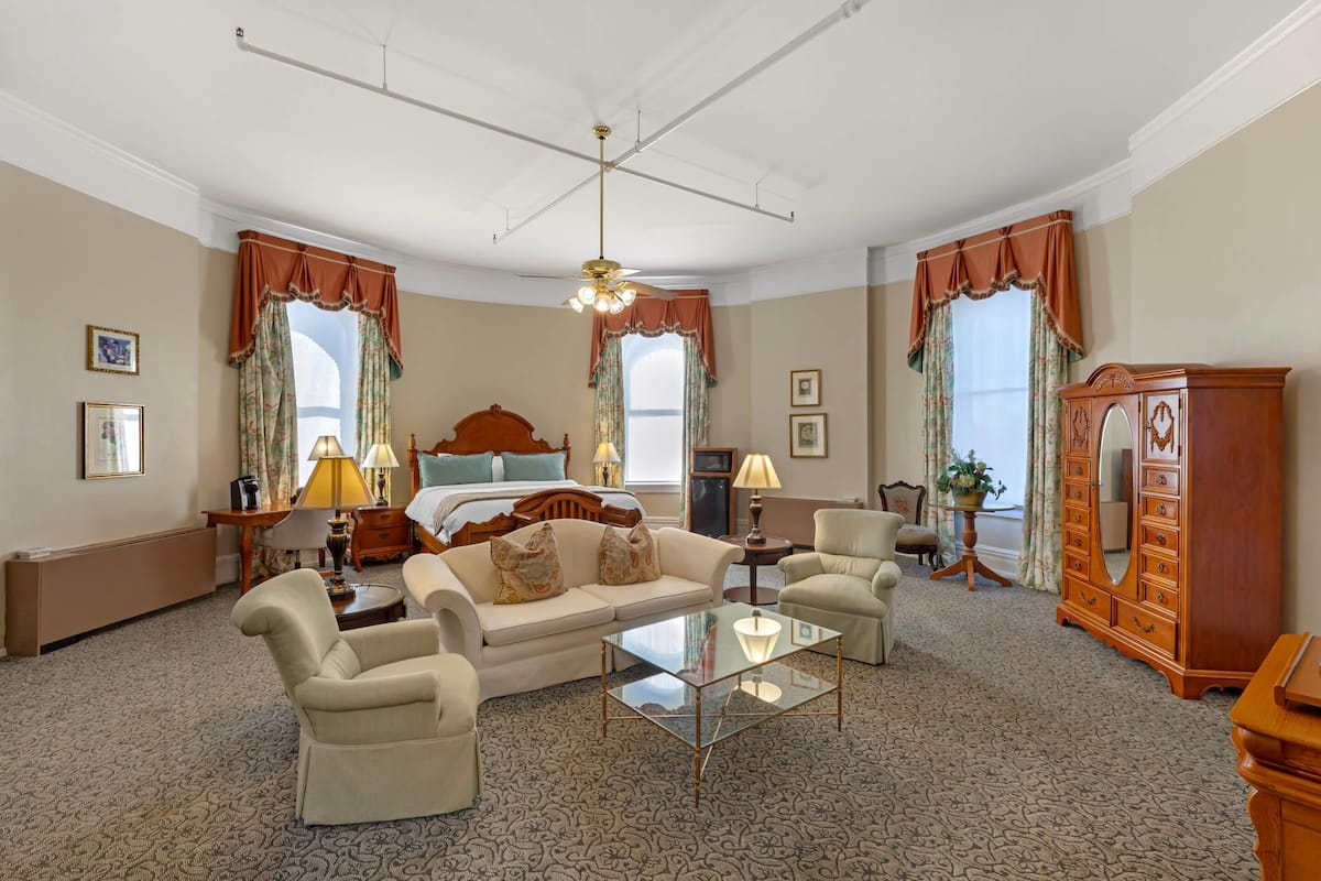 Ropa de cama de alta calidad, cubrecamas y colchones con pillow-top