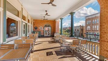 3 restaurantes; se sirven desayunos