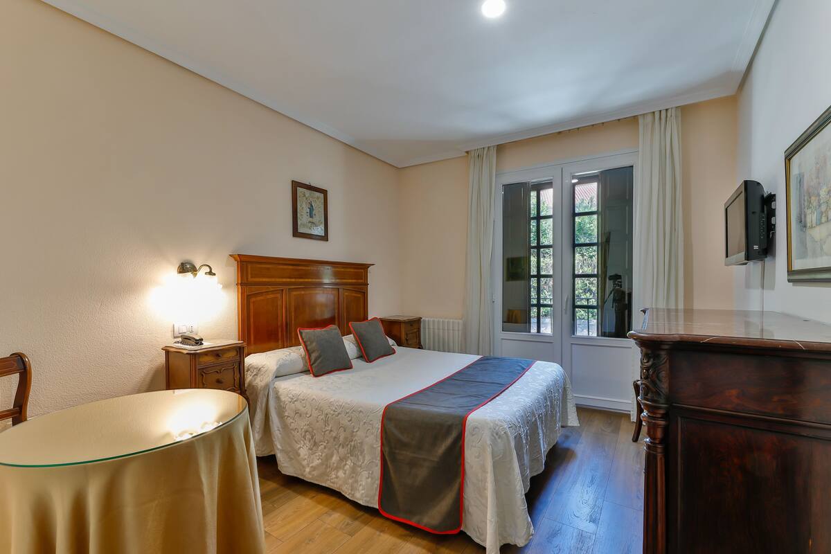 Double Room | In-room safe, desk, free WiFi