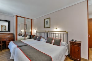 Room - Hotel Santillana (Santillana del Mar)