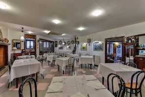 Café da manhã, almoço e jantar